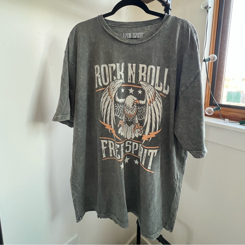 Oversized Shop 12th Tribe Rock n Roll Vintage Tshirt